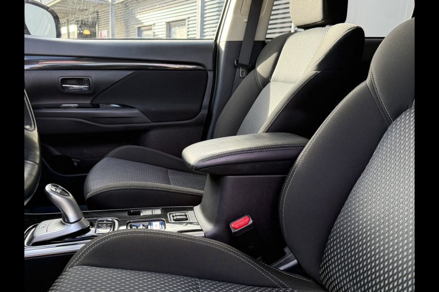 Mitsubishi Outlander BWJ 2021 | 2.4 225PK PHEV Pure | CLIMA | NAVI | STOELVERW | CAMERA A | CARPLAY | PDC 2X| LICHTMETAAL