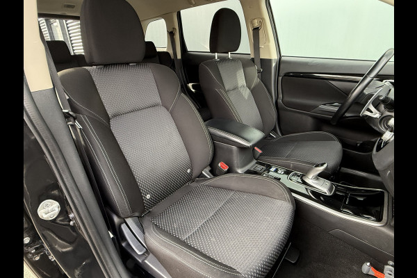 Mitsubishi Outlander BWJ 2021 | 2.4 225PK PHEV Pure | CLIMA | NAVI | STOELVERW | CAMERA A | CARPLAY | PDC 2X| LICHTMETAAL