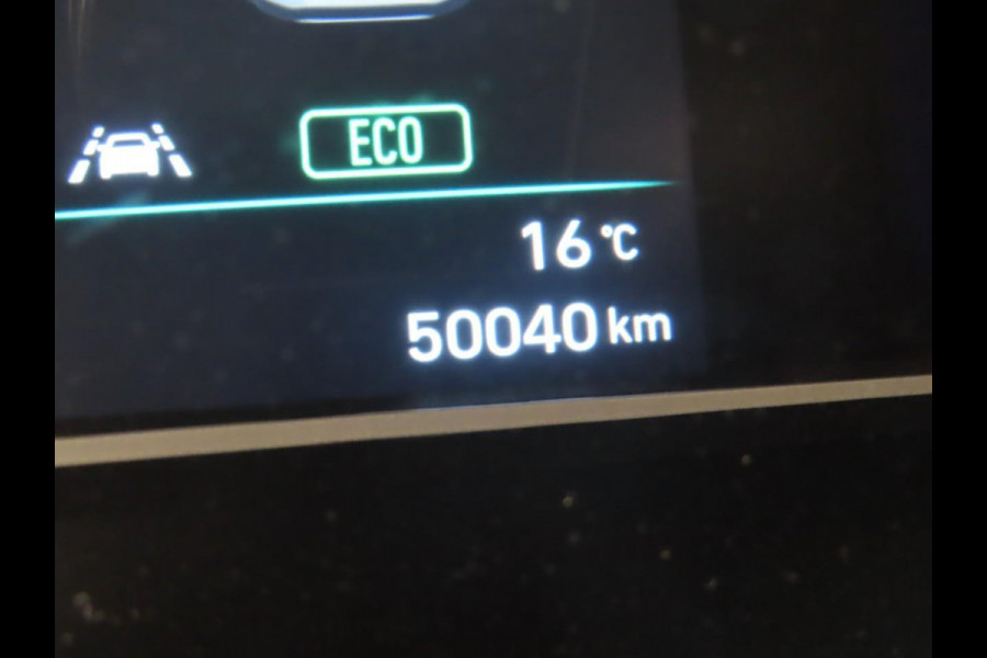 Hyundai Kona EV Fashion 64 kWh | SOH 100% | Navigatie | Warmtepomp | VERWACHT |