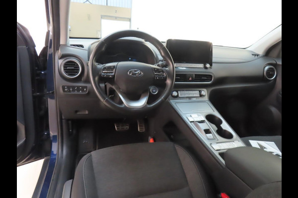 Hyundai Kona EV Fashion 64 kWh | SOH 100% | Navigatie | Warmtepomp | VERWACHT |