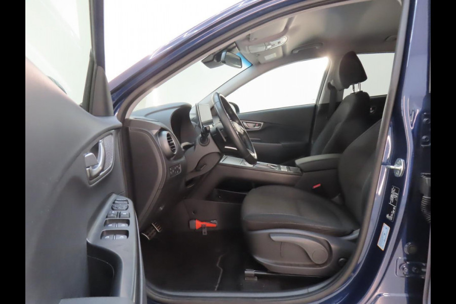 Hyundai Kona EV Fashion 64 kWh | SOH 100% | Navigatie | Warmtepomp | VERWACHT |