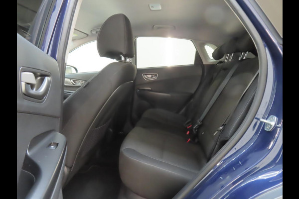 Hyundai Kona EV Fashion 64 kWh | SOH 100% | Navigatie | Warmtepomp | VERWACHT |