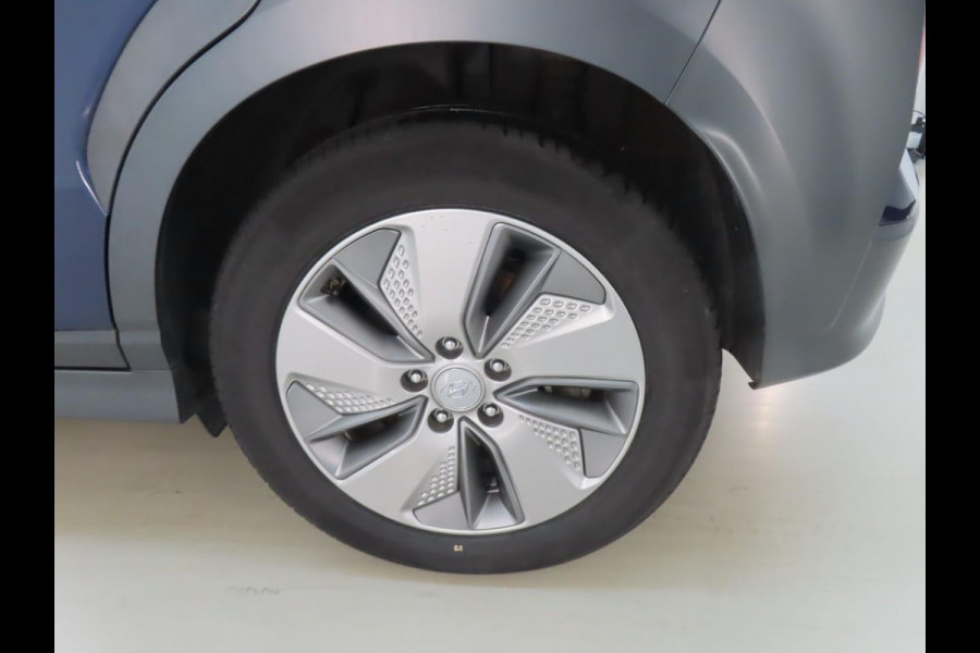 Hyundai Kona EV Fashion 64 kWh | SOH 100% | Navigatie | Warmtepomp | VERWACHT |