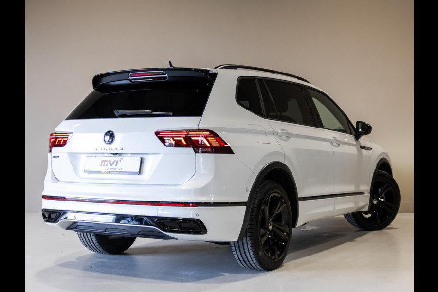 Volkswagen Tiguan Allspace 1.5 TSI R-Line Blackstyle 7p. / 150pk / Panorama dak / Stoel en stuur verwarming / Achteruitrij camera /