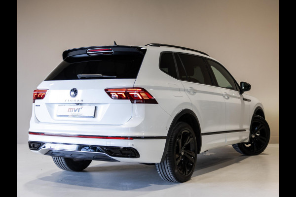 Volkswagen Tiguan Allspace 1.5 TSI R-Line Blackstyle 7p. / 150pk / Panorama dak / Stoel en stuur verwarming / Achteruitrij camera /