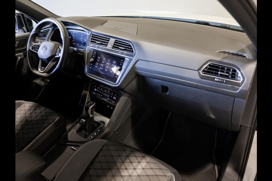 Volkswagen Tiguan Allspace 1.5 TSI R-Line Blackstyle 7p. / 150pk / Panorama dak / Stoel en stuur verwarming / Achteruitrij camera /