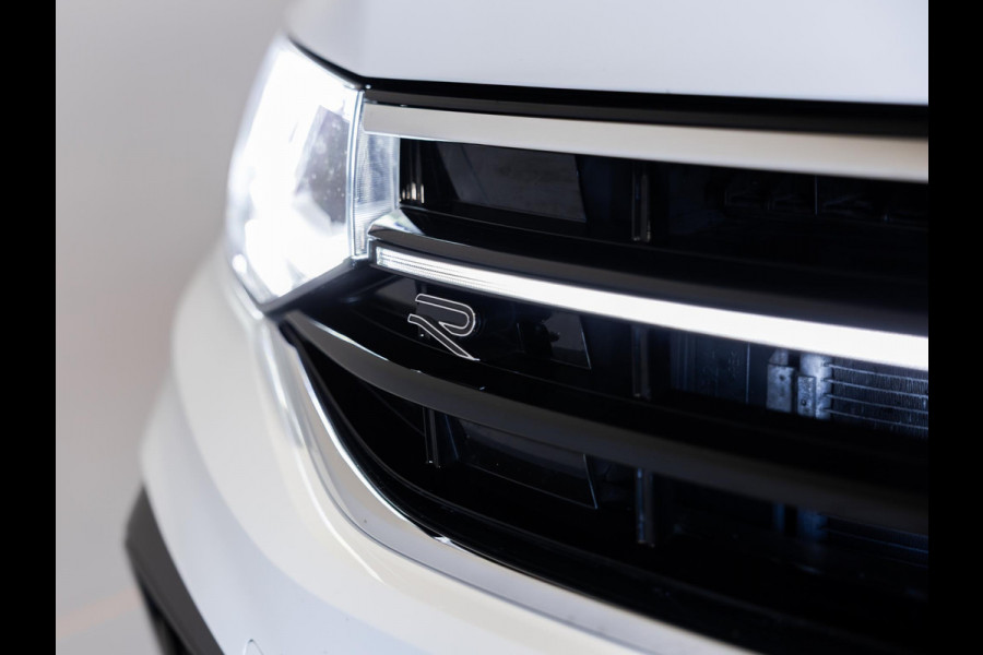 Volkswagen Tiguan Allspace 1.5 TSI R-Line Blackstyle 7p. / 150pk / Panorama dak / Stoel en stuur verwarming / Achteruitrij camera /