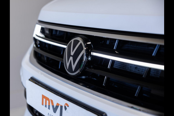 Volkswagen Tiguan Allspace 1.5 TSI R-Line Blackstyle 7p. / 150pk / Panorama dak / Stoel en stuur verwarming / Achteruitrij camera /