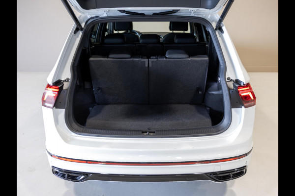 Volkswagen Tiguan Allspace 1.5 TSI R-Line Blackstyle 7p. / 150pk / Panorama dak / Stoel en stuur verwarming / Achteruitrij camera /