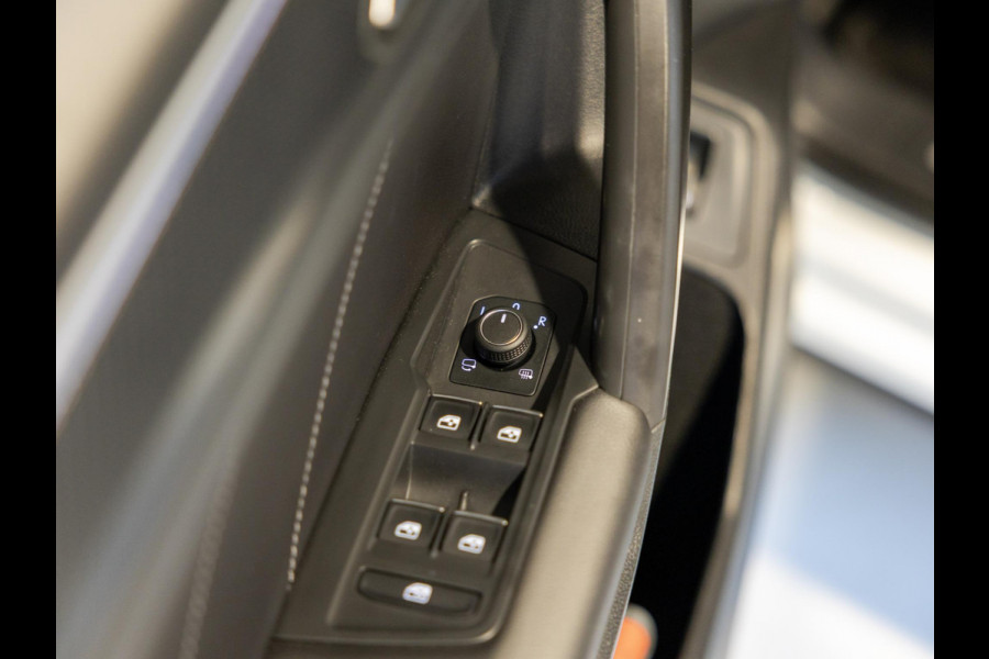 Volkswagen Tiguan Allspace 1.5 TSI R-Line Blackstyle 7p. / 150pk / Panorama dak / Stoel en stuur verwarming / Achteruitrij camera /