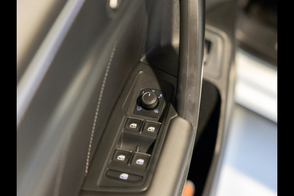 Volkswagen Tiguan Allspace 1.5 TSI R-Line Blackstyle 7p. / 150pk / Panorama dak / Stoel en stuur verwarming / Achteruitrij camera /