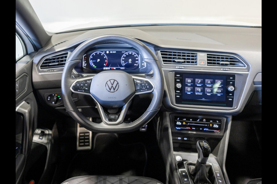 Volkswagen Tiguan Allspace 1.5 TSI R-Line Blackstyle 7p. / 150pk / Panorama dak / Stoel en stuur verwarming / Achteruitrij camera /