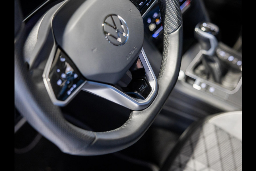 Volkswagen Tiguan Allspace 1.5 TSI R-Line Blackstyle 7p. / 150pk / Panorama dak / Stoel en stuur verwarming / Achteruitrij camera /