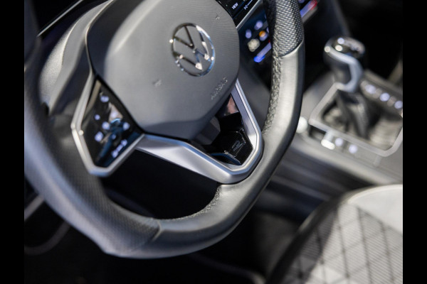 Volkswagen Tiguan Allspace 1.5 TSI R-Line Blackstyle 7p. / 150pk / Panorama dak / Stoel en stuur verwarming / Achteruitrij camera /