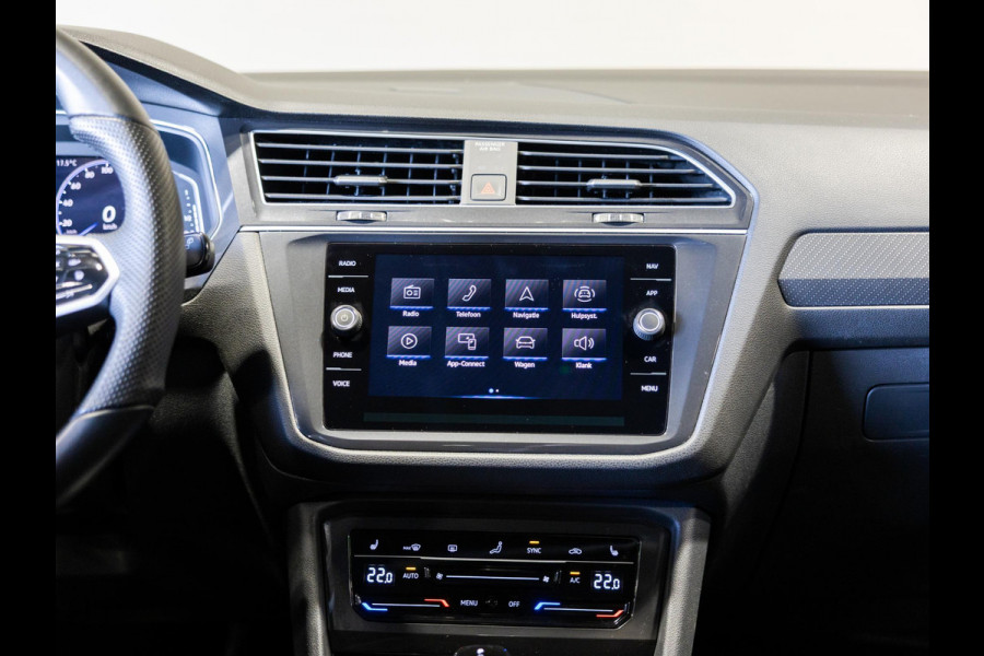 Volkswagen Tiguan Allspace 1.5 TSI R-Line Blackstyle 7p. / 150pk / Panorama dak / Stoel en stuur verwarming / Achteruitrij camera /
