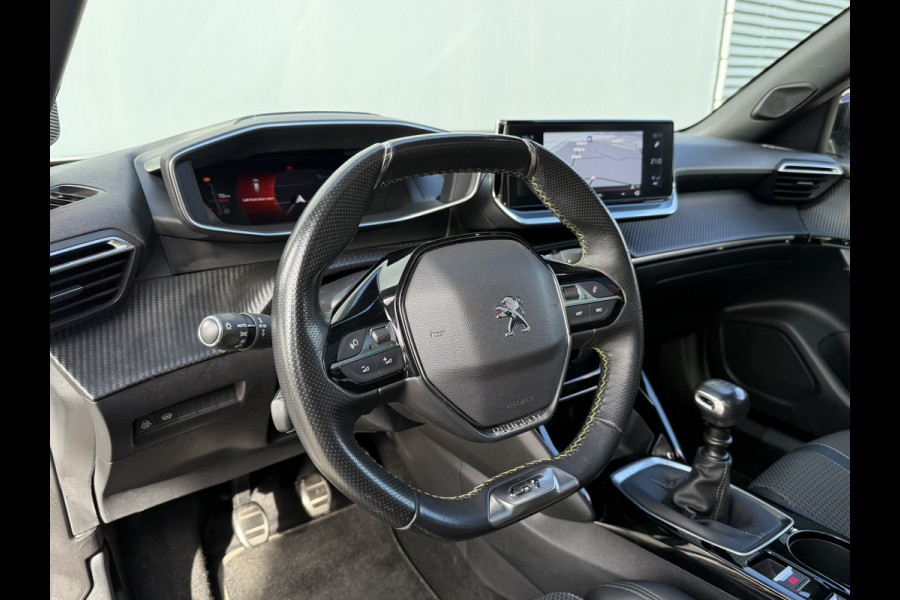 Peugeot 2008 BWJ 2021 | 1.2T 131PK GT | PANO DAK | TREKHAAK | CLIMA | NAVI | LEDER/STOF | CAMERA A | PDC | CARPLAY |
