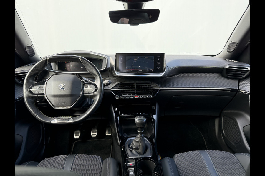 Peugeot 2008 BWJ 2021 | 1.2T 131PK GT | PANO DAK | TREKHAAK | CLIMA | NAVI | LEDER/STOF | CAMERA A | PDC | CARPLAY |