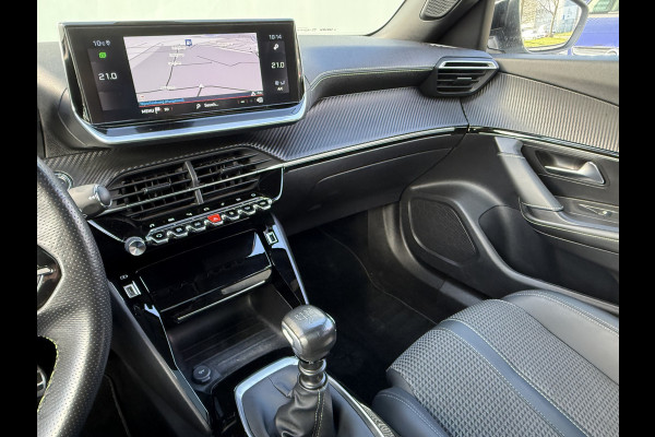 Peugeot 2008 BWJ 2021 | 1.2T 131PK GT | PANO DAK | TREKHAAK | CLIMA | NAVI | LEDER/STOF | CAMERA A | PDC | CARPLAY |