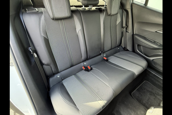 Peugeot 2008 BWJ 2021 | 1.2T 131PK GT | PANO DAK | TREKHAAK | CLIMA | NAVI | LEDER/STOF | CAMERA A | PDC | CARPLAY |