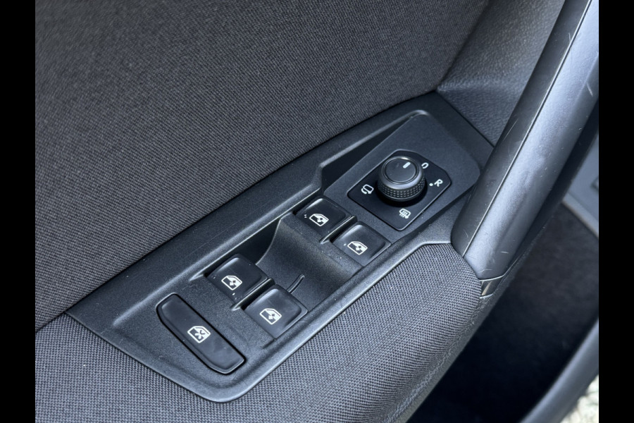 Volkswagen Tiguan 1.5 TSI 150PK! LIFE BUSINESS CARPLAY/ACC/NAVI/STUURVERW.