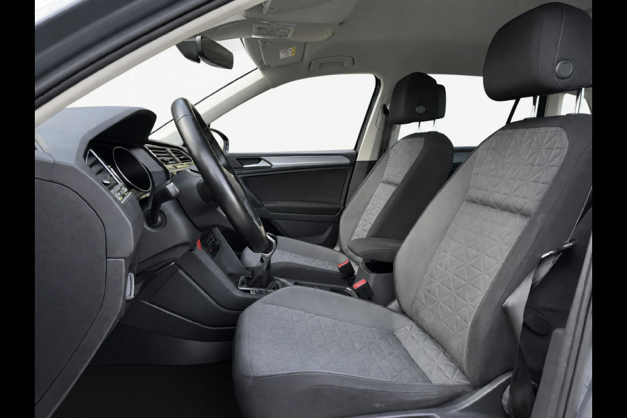 Volkswagen Tiguan 1.5 TSI 150PK! LIFE BUSINESS CARPLAY/ACC/NAVI/STUURVERW.