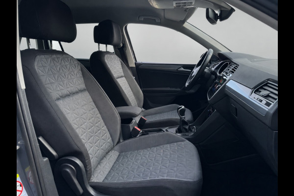 Volkswagen Tiguan 1.5 TSI 150PK! LIFE BUSINESS CARPLAY/ACC/NAVI/STUURVERW.