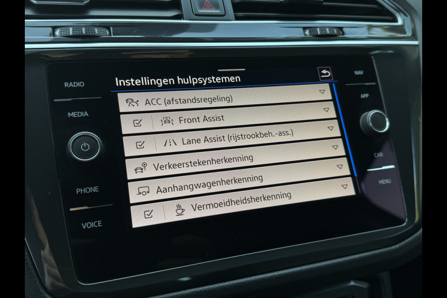 Volkswagen Tiguan 1.5 TSI 150PK! LIFE BUSINESS CARPLAY/ACC/NAVI/STUURVERW.