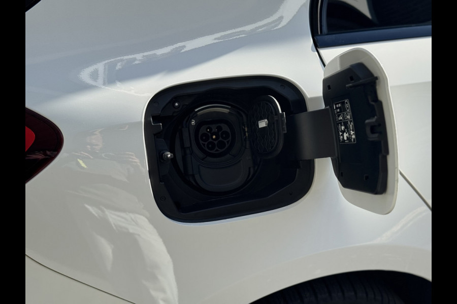 Mercedes-Benz A-Klasse 250 e AMG Line (SoH 92%) | Carplay/Android, Stoelverw., Sfeerverl., Camera, Cruise, Climate. Night Pakket |