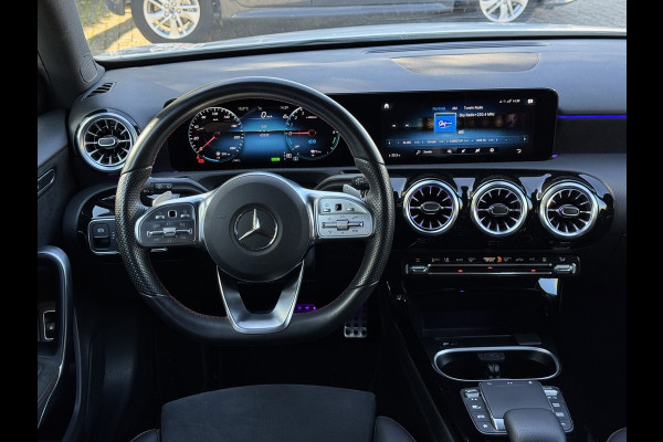 Mercedes-Benz A-Klasse 250 e AMG Line (SoH 92%) | Carplay/Android, Stoelverw., Sfeerverl., Camera, Cruise, Climate. Night Pakket |