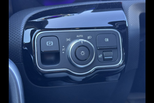 Mercedes-Benz A-Klasse 250 e AMG Line (SoH 92%) | Carplay/Android, Stoelverw., Sfeerverl., Camera, Cruise, Climate. Night Pakket |