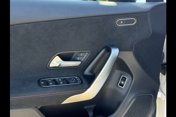 Mercedes-Benz A-Klasse 250 e AMG Line (SoH 92%) | Carplay/Android, Stoelverw., Sfeerverl., Camera, Cruise, Climate. Night Pakket |