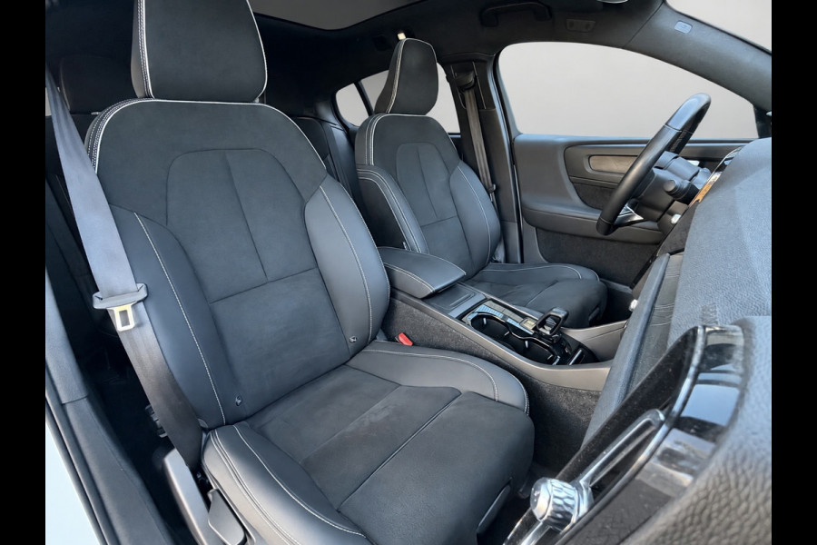Volvo C40 Recharge Plus 69 kWh, panoramadak, 20 inch,camera,electr bedienbare trekhaak, 1 e eigenaar, Origineel NL auto met nap