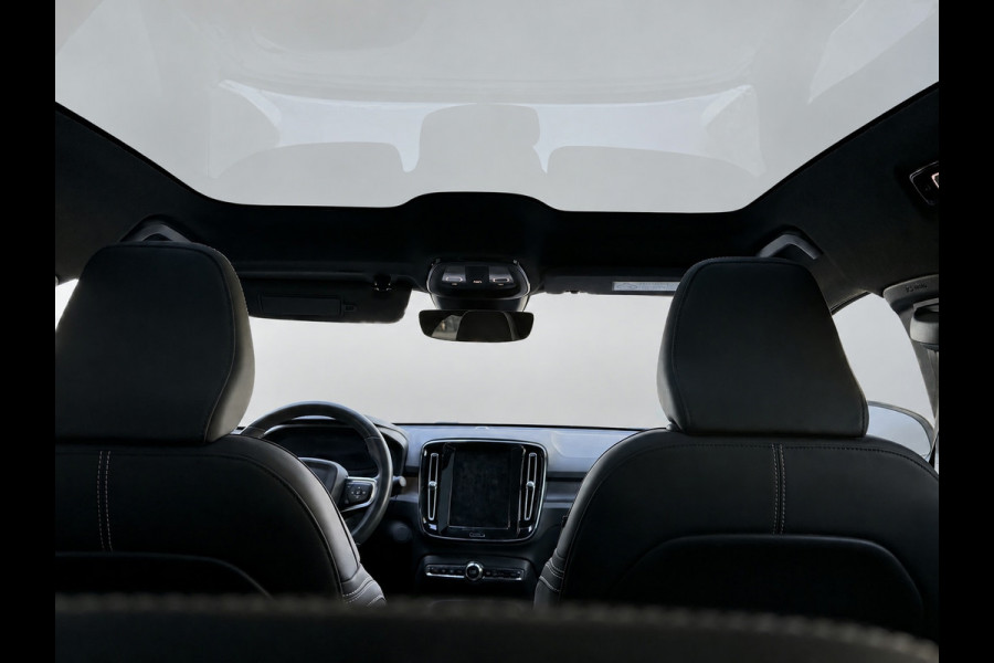 Volvo C40 Recharge Plus 69 kWh, panoramadak, 20 inch,camera,electr bedienbare trekhaak, 1 e eigenaar, Origineel NL auto met nap