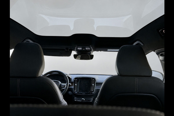 Volvo C40 Recharge Plus 69 kWh, panoramadak, 20 inch,camera,electr bedienbare trekhaak, 1 e eigenaar, Origineel NL auto met nap
