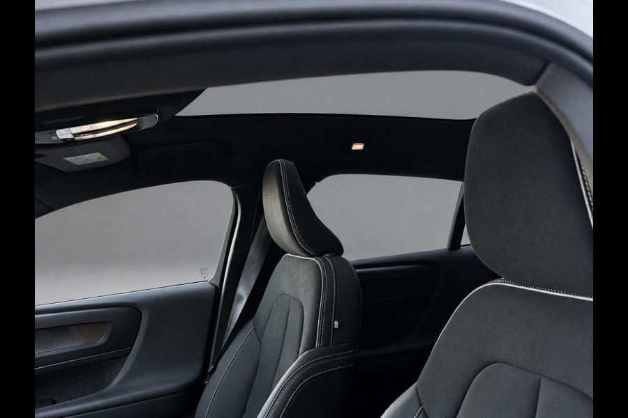 Volvo C40 Recharge Plus 69 kWh, panoramadak, 20 inch,camera,electr bedienbare trekhaak, 1 e eigenaar, Origineel NL auto met nap