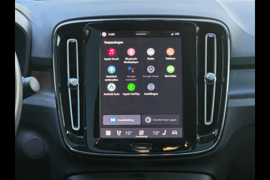 Volvo C40 Recharge Plus 69 kWh, panoramadak, 20 inch,camera,electr bedienbare trekhaak, 1 e eigenaar, Origineel NL auto met nap