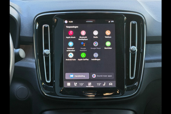 Volvo C40 Recharge Plus 69 kWh, panoramadak, 20 inch,camera,electr bedienbare trekhaak, 1 e eigenaar, Origineel NL auto met nap