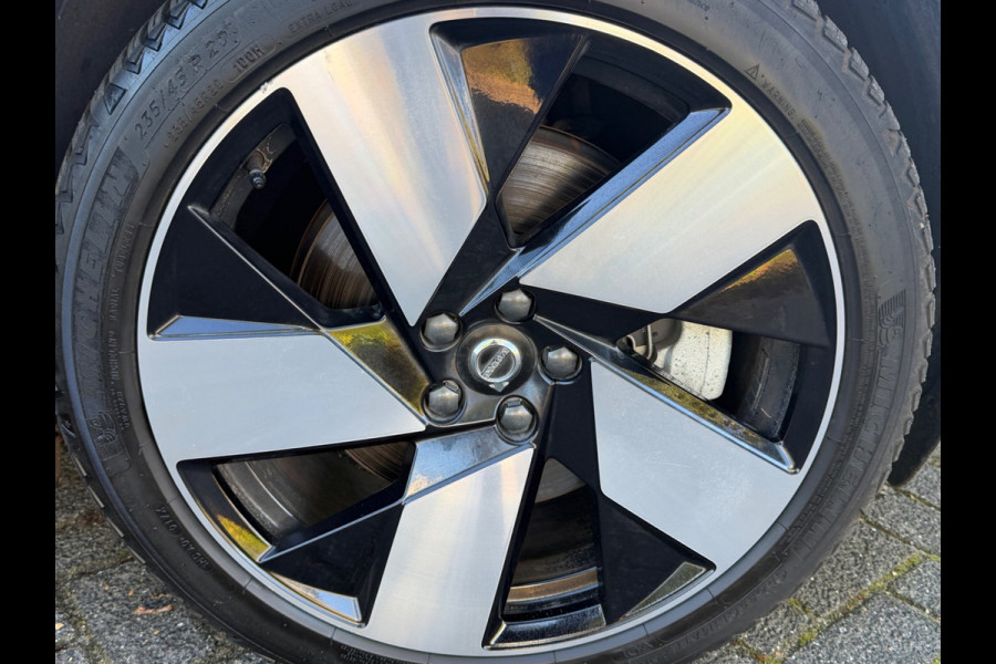 Volvo C40 Recharge Plus 69 kWh, panoramadak, 20 inch,camera,electr bedienbare trekhaak, 1 e eigenaar, Origineel NL auto met nap