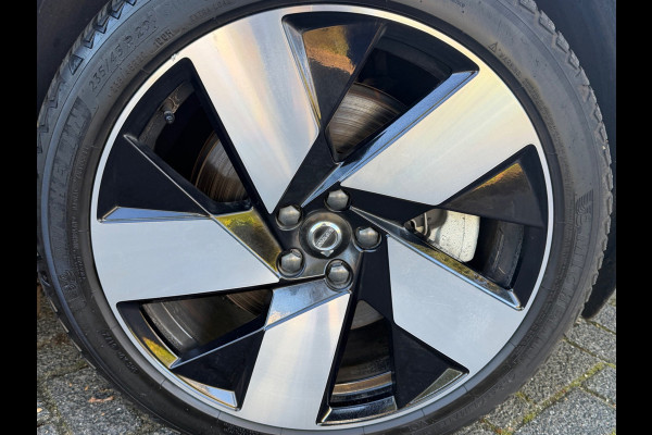 Volvo C40 Recharge Plus 69 kWh, panoramadak, 20 inch,camera,electr bedienbare trekhaak, 1 e eigenaar, Origineel NL auto met nap