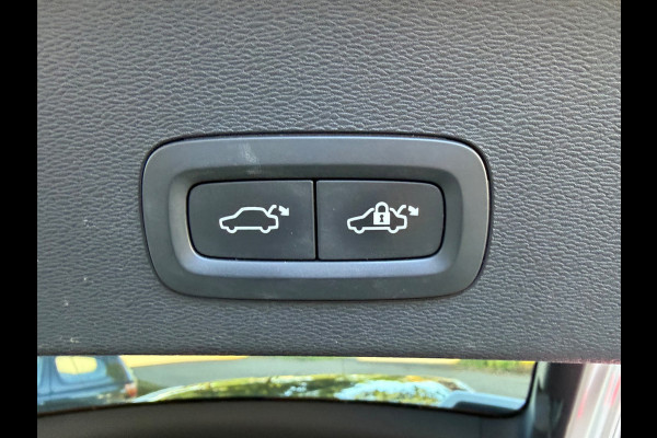 Volvo C40 Recharge Plus 69 kWh, panoramadak, 20 inch,camera,electr bedienbare trekhaak, 1 e eigenaar, Origineel NL auto met nap
