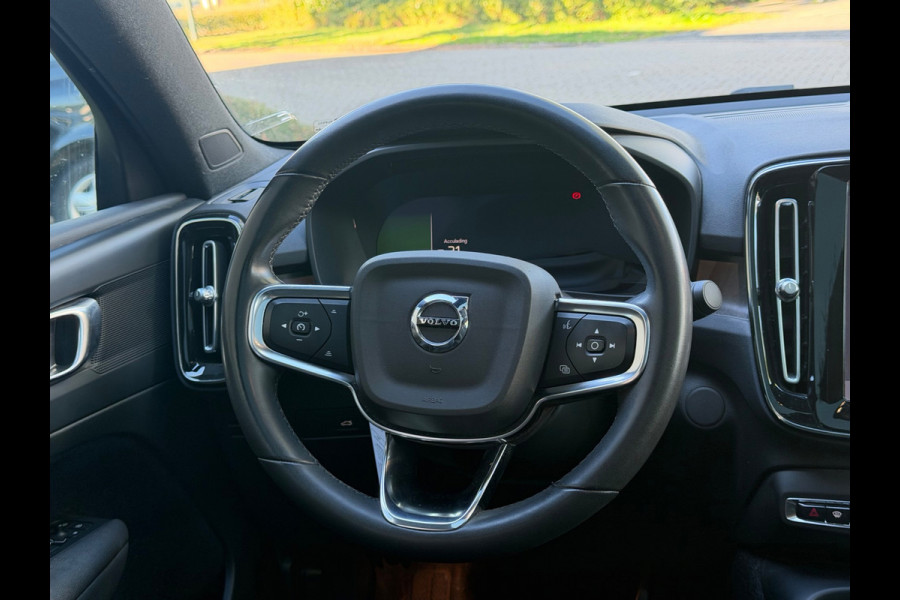 Volvo C40 Recharge Plus 69 kWh, panoramadak, 20 inch,camera,electr bedienbare trekhaak, 1 e eigenaar, Origineel NL auto met nap