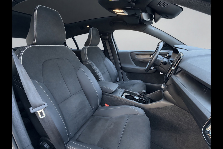 Volvo C40 Recharge Plus 69 kWh, panoramadak, 20 inch,camera,electr bedienbare trekhaak, 1 e eigenaar, Origineel NL auto met nap