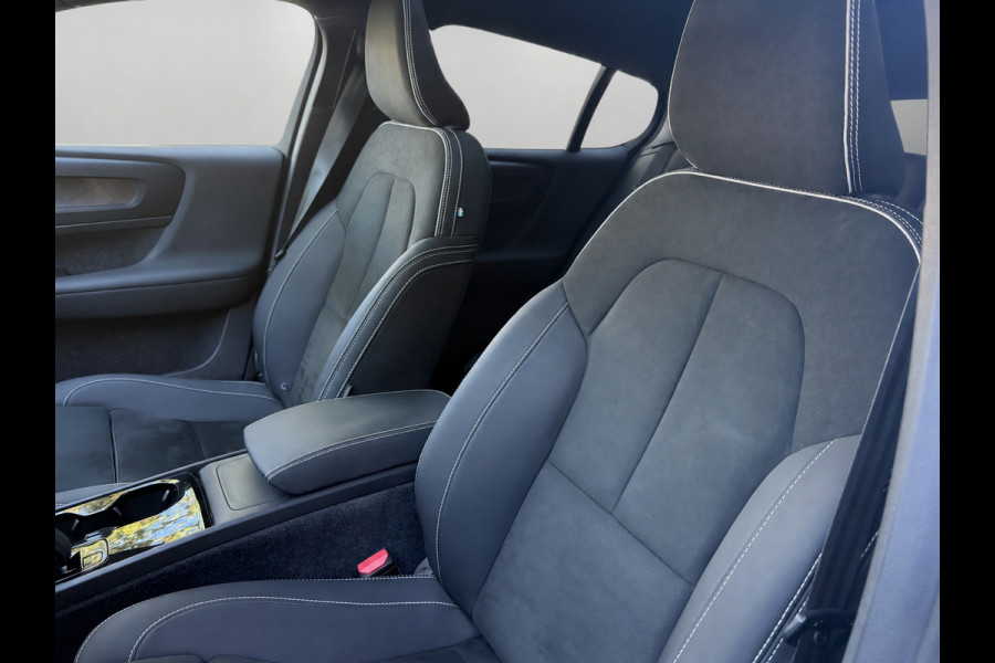 Volvo C40 Recharge Plus 69 kWh, panoramadak, 20 inch,camera,electr bedienbare trekhaak, 1 e eigenaar, Origineel NL auto met nap