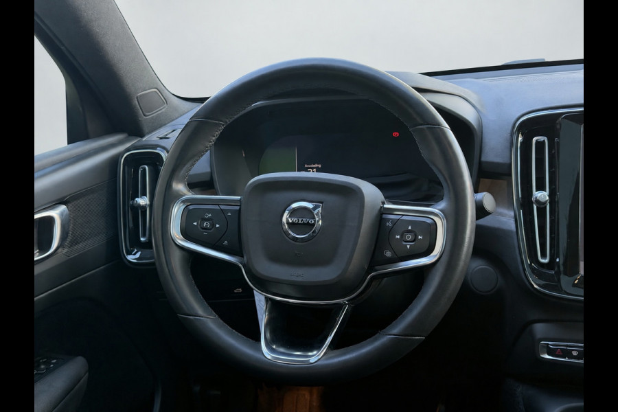 Volvo C40 Recharge Plus 69 kWh, panoramadak, 20 inch,camera,electr bedienbare trekhaak, 1 e eigenaar, Origineel NL auto met nap
