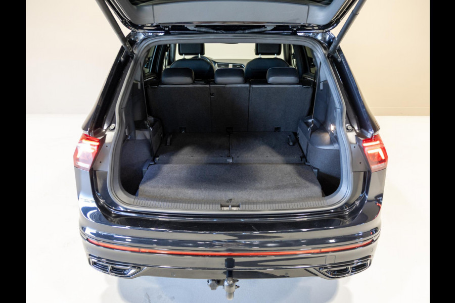 Volkswagen Tiguan Allspace 1.5 TSI R-Line Business+ 7p. / 150pk / Trekhaak / Panorama dak / Achteruitrij camera /