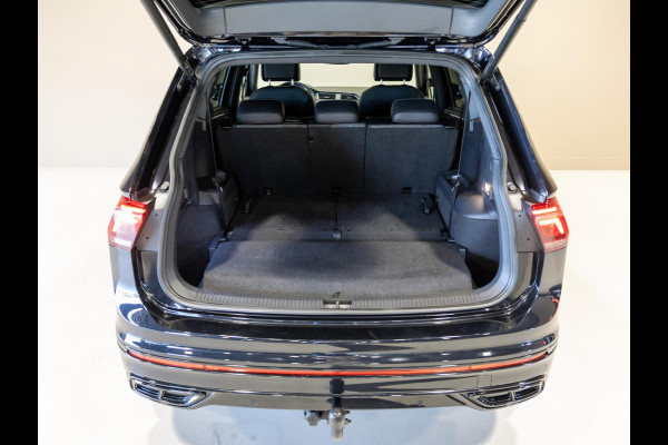 Volkswagen Tiguan Allspace 1.5 TSI R-Line Business+ 7p. / 150pk / Trekhaak / Panorama dak / Achteruitrij camera /