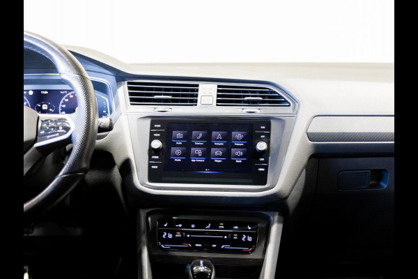 Volkswagen Tiguan Allspace 1.5 TSI R-Line Business+ 7p. / 150pk / Trekhaak / Panorama dak / Achteruitrij camera /