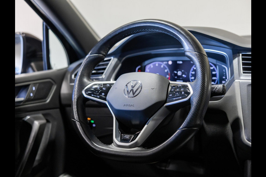 Volkswagen Tiguan Allspace 1.5 TSI R-Line Business+ 7p. / 150pk / Trekhaak / Panorama dak / Achteruitrij camera /