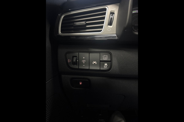 Kia Niro 1.6 GDi Hybrid DynamicLine Camera, Carplay,