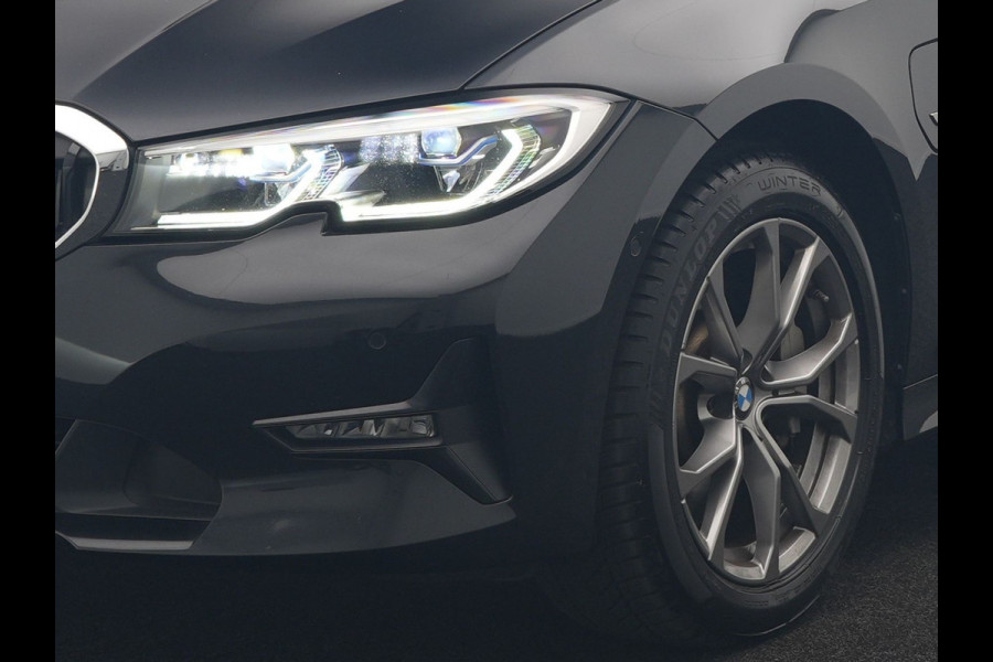 BMW 3 Serie Touring 330e Sportline PHEV 293pk Dealer O.H. | SOH 90,9% | Panodak | Adaptive Cruise | Head Up | 360 Camera | Lederen Sportstoelen & Stuur Verwarmd | Keyless | BLIS | Apple Carplay | Navigatie | DAB | Plug In Hybrid |